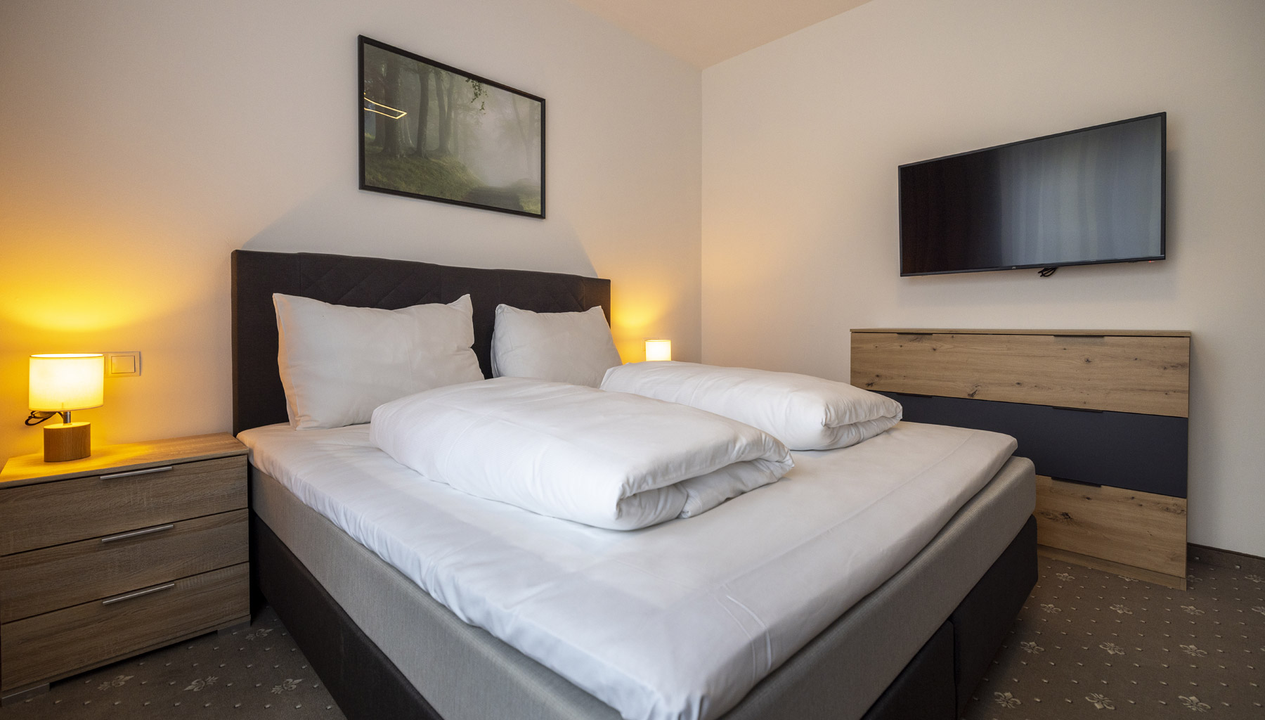 Foto einer Suite mit Bett, TV im Hotel Kaiser Franz Josef