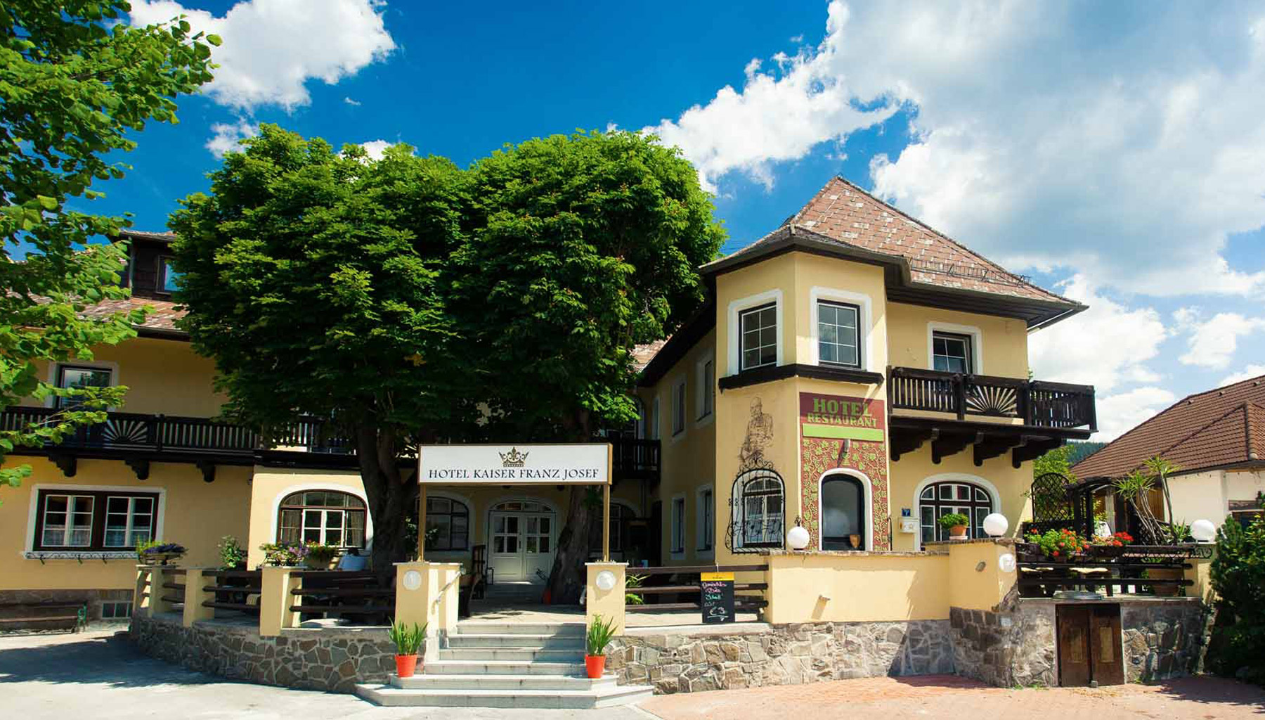 Foto Außenansicht Hotel Kaiser Franz Josef in Rohr im Gebirge